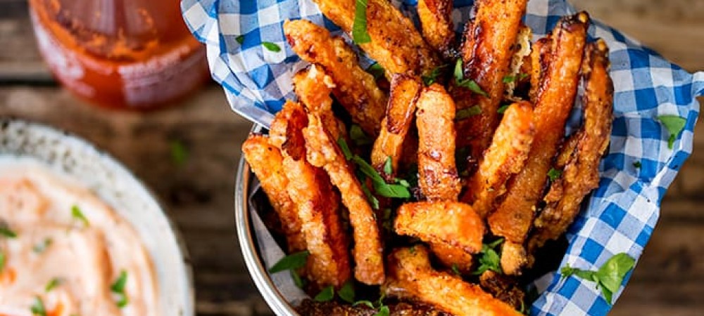 Baked Parmesan Carrot Fries with chilli mayo dip
