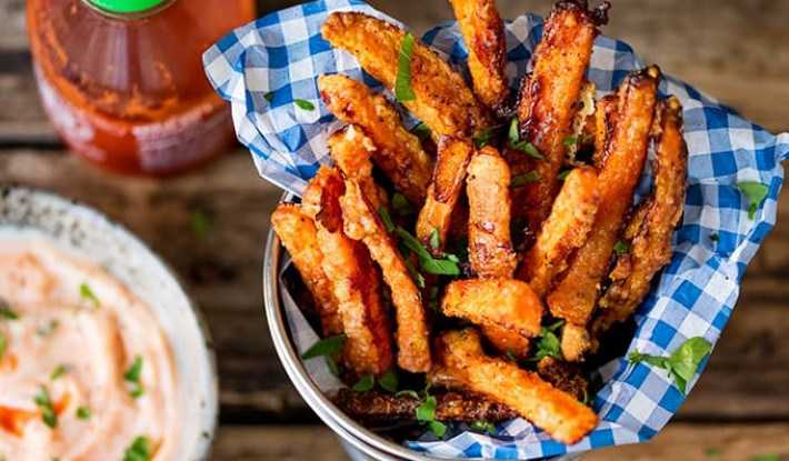 Baked Parmesan Carrot Fries with chilli mayo dip